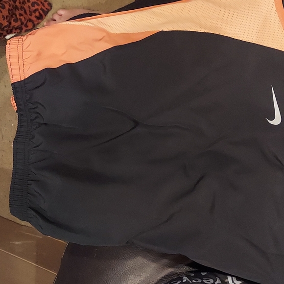PLUS SIZE NIKE RUNNING SHORTS - Picture 2 of 6